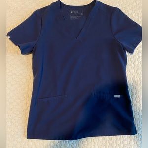Figs Casma 3 pocket scrub top